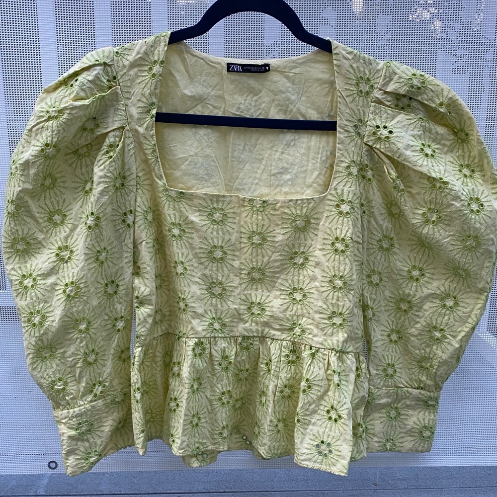 067. Zara Women's yellow & Green Embroidered Top